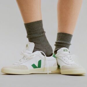 Veja Volley canvas white emerqude green US 8
